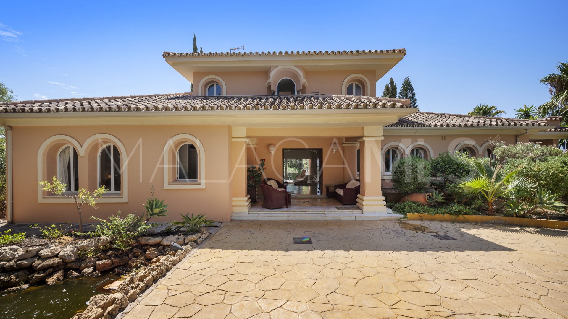 Se vende villa with 5 bedrooms in Elviria