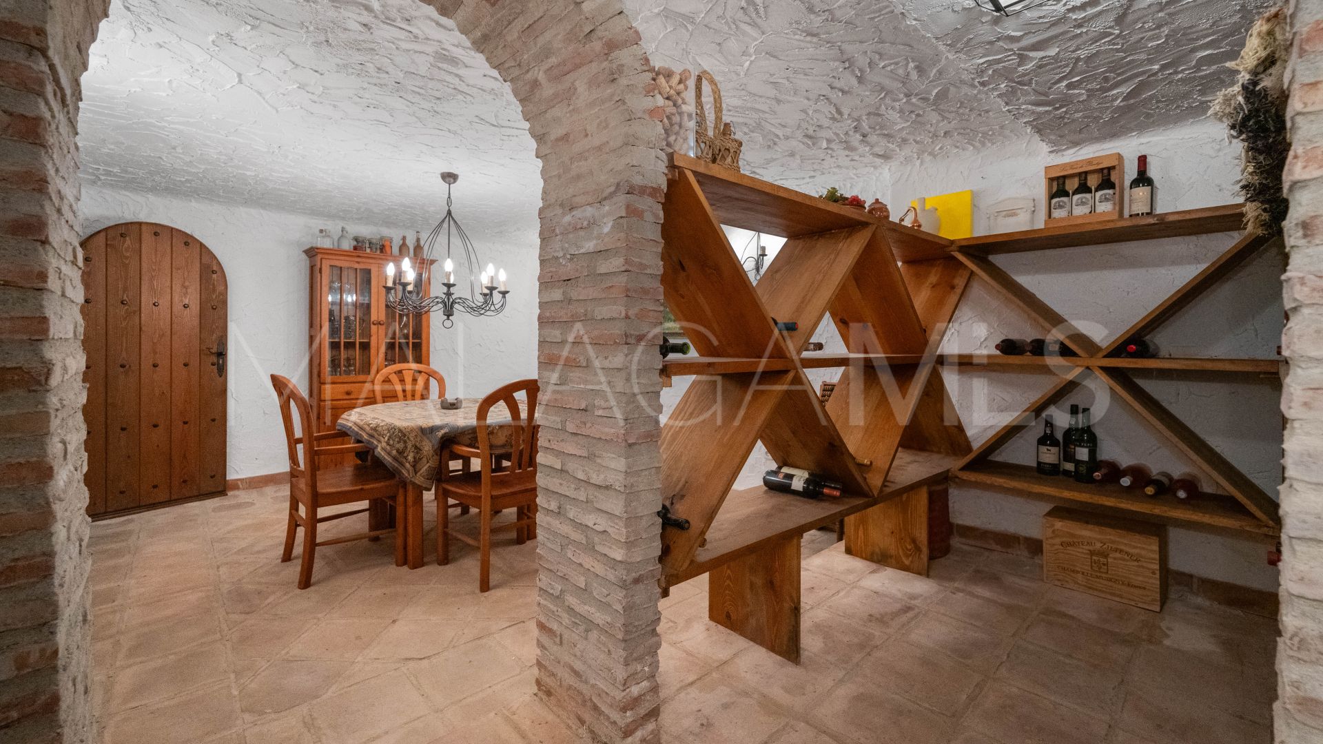 Se vende villa with 5 bedrooms in Elviria