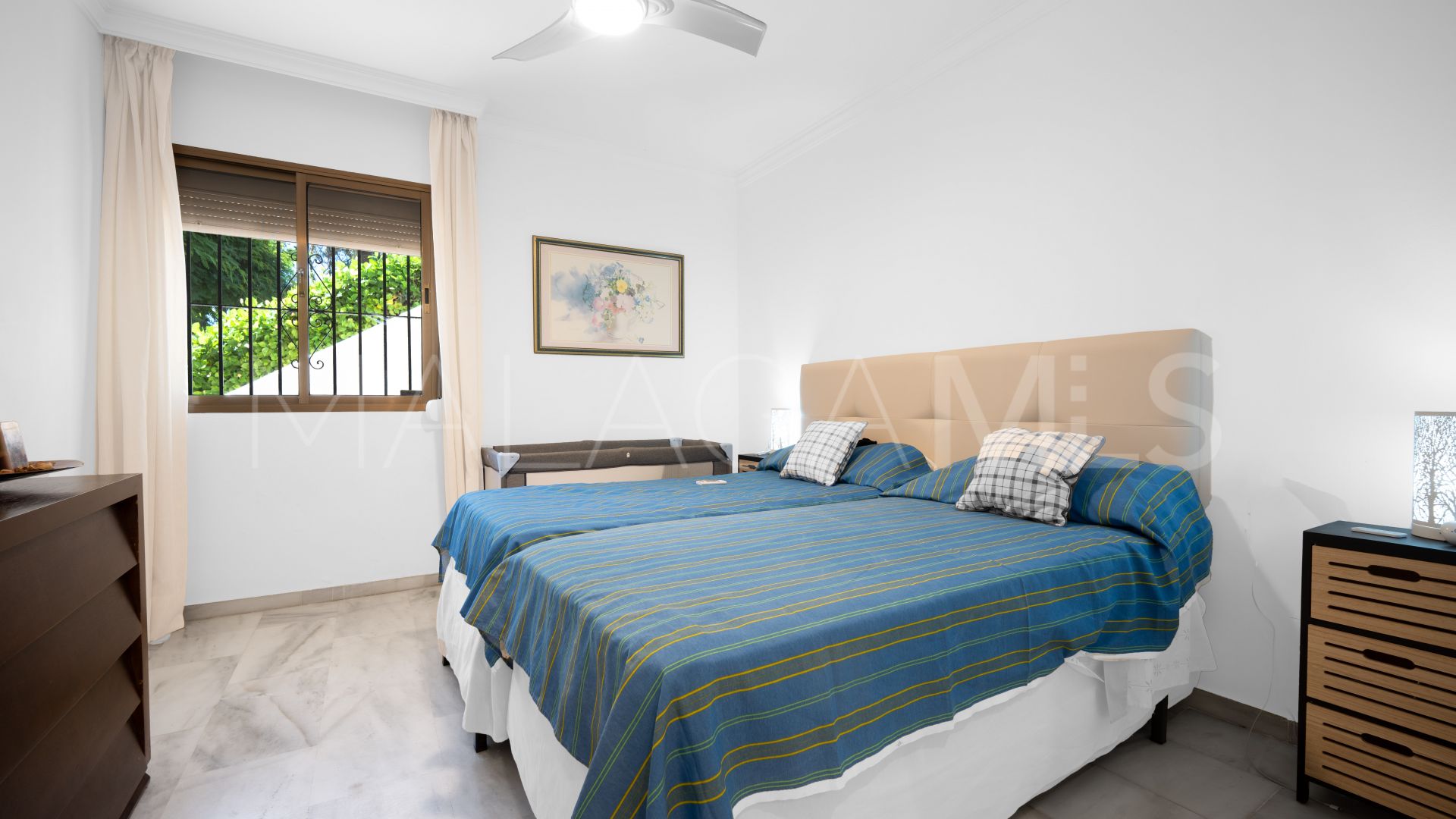 For sale ground floor apartment in Elviria