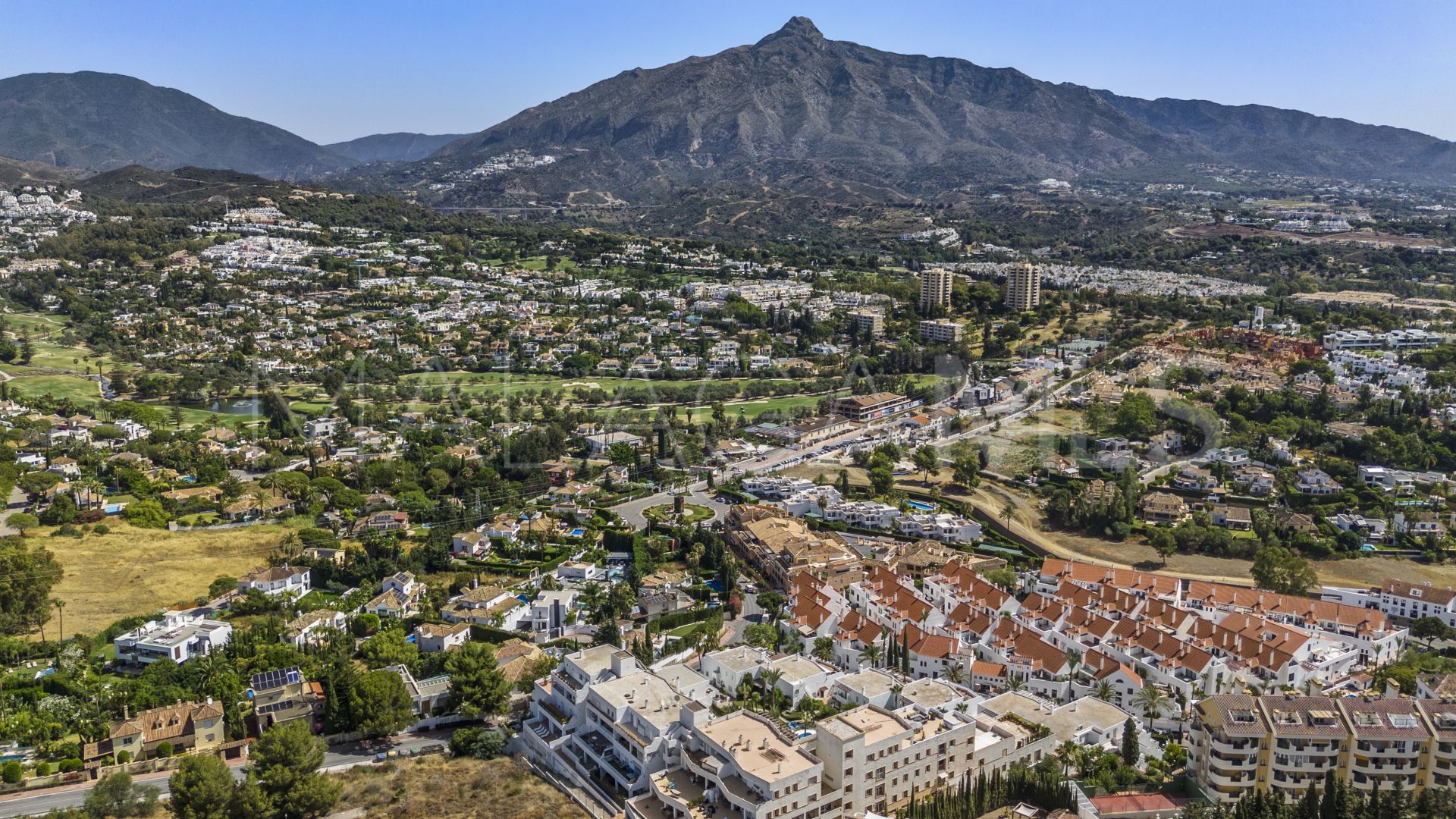 Lägenhet for sale in Nueva Andalucia