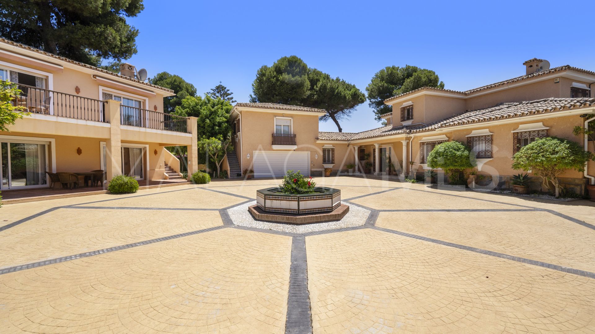 Estepona Este, villa a la venta