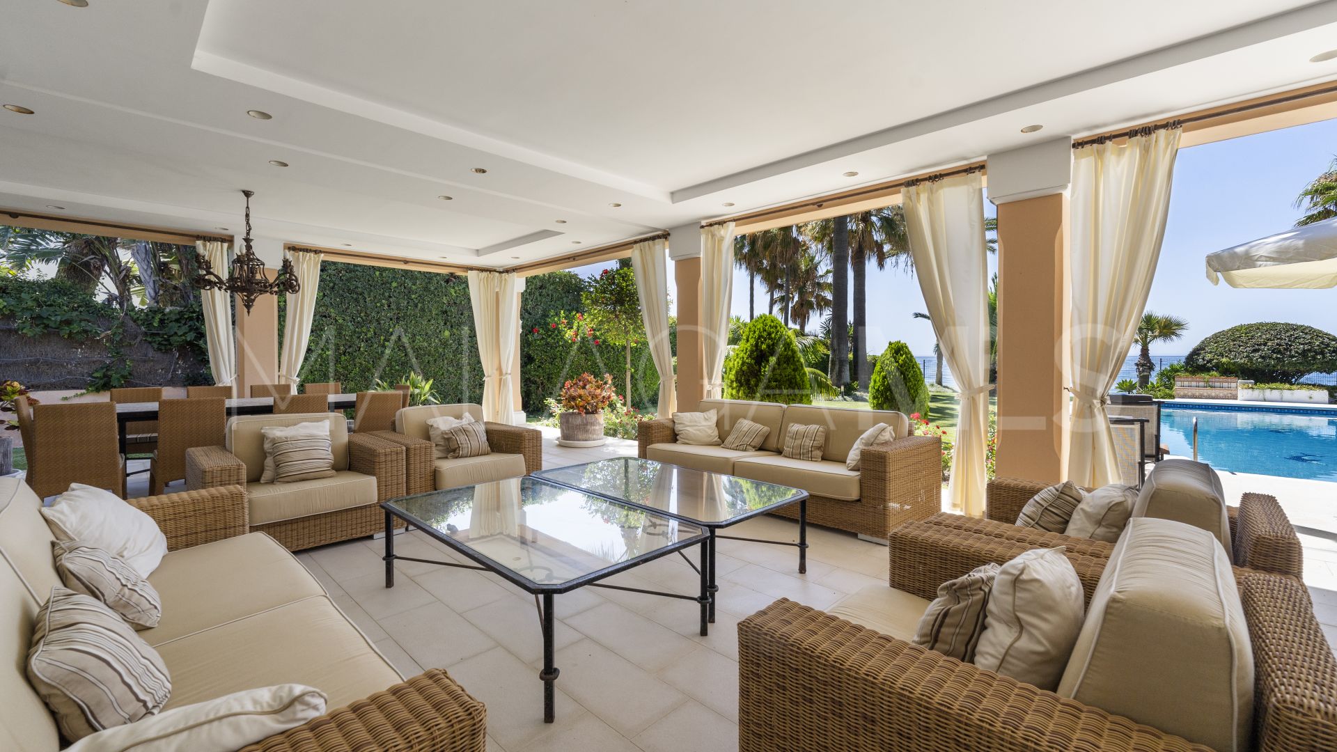 Estepona Este, villa a la venta