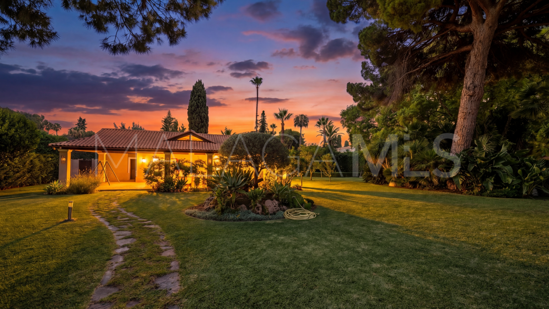 Villa for sale in Estepona Ost