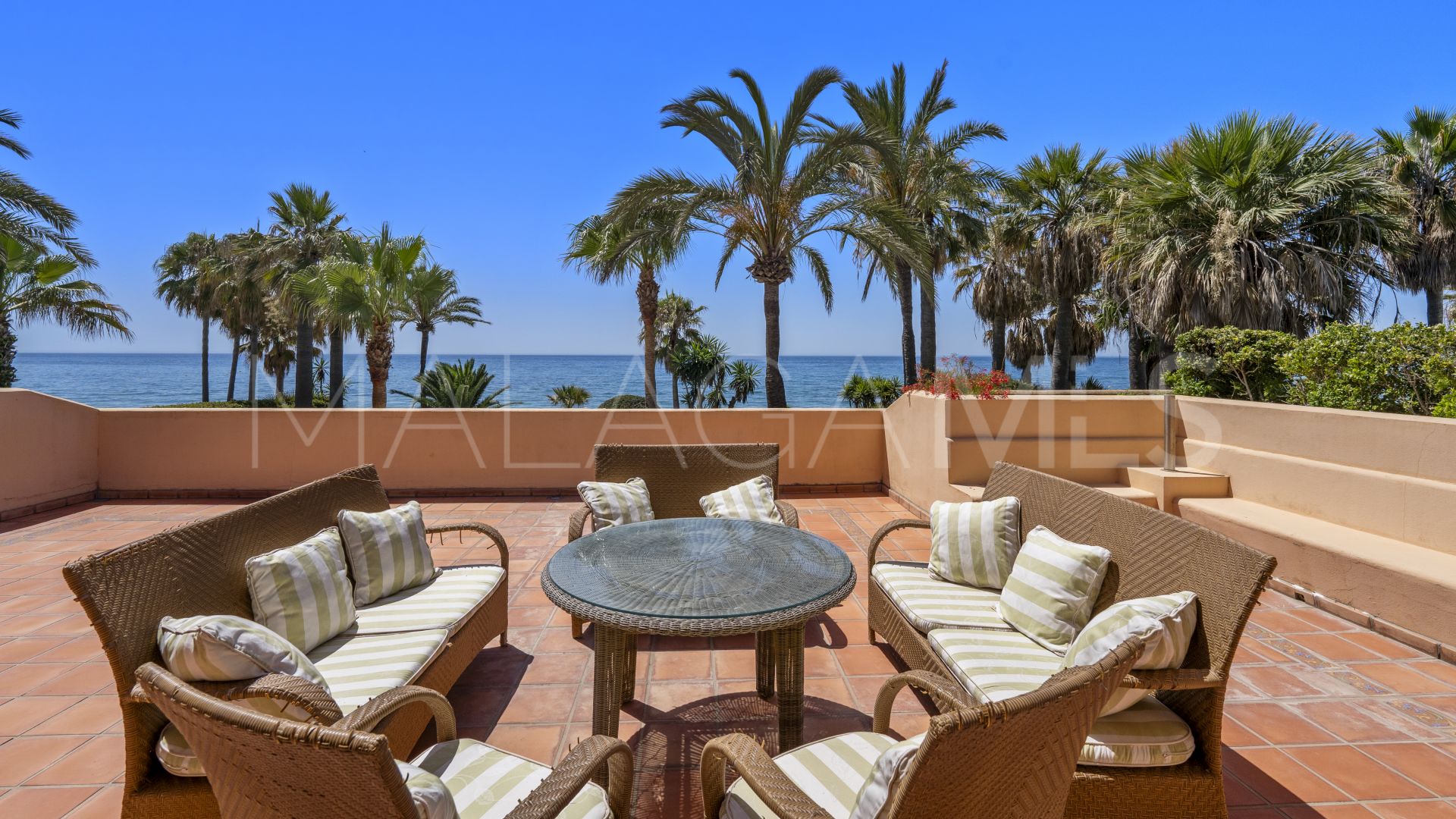 Villa for sale in Estepona Est