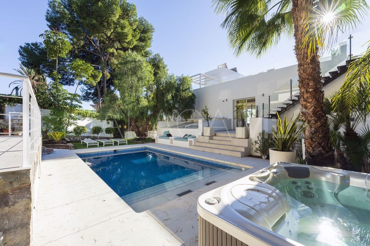 Nueva Andalucia villa for sale