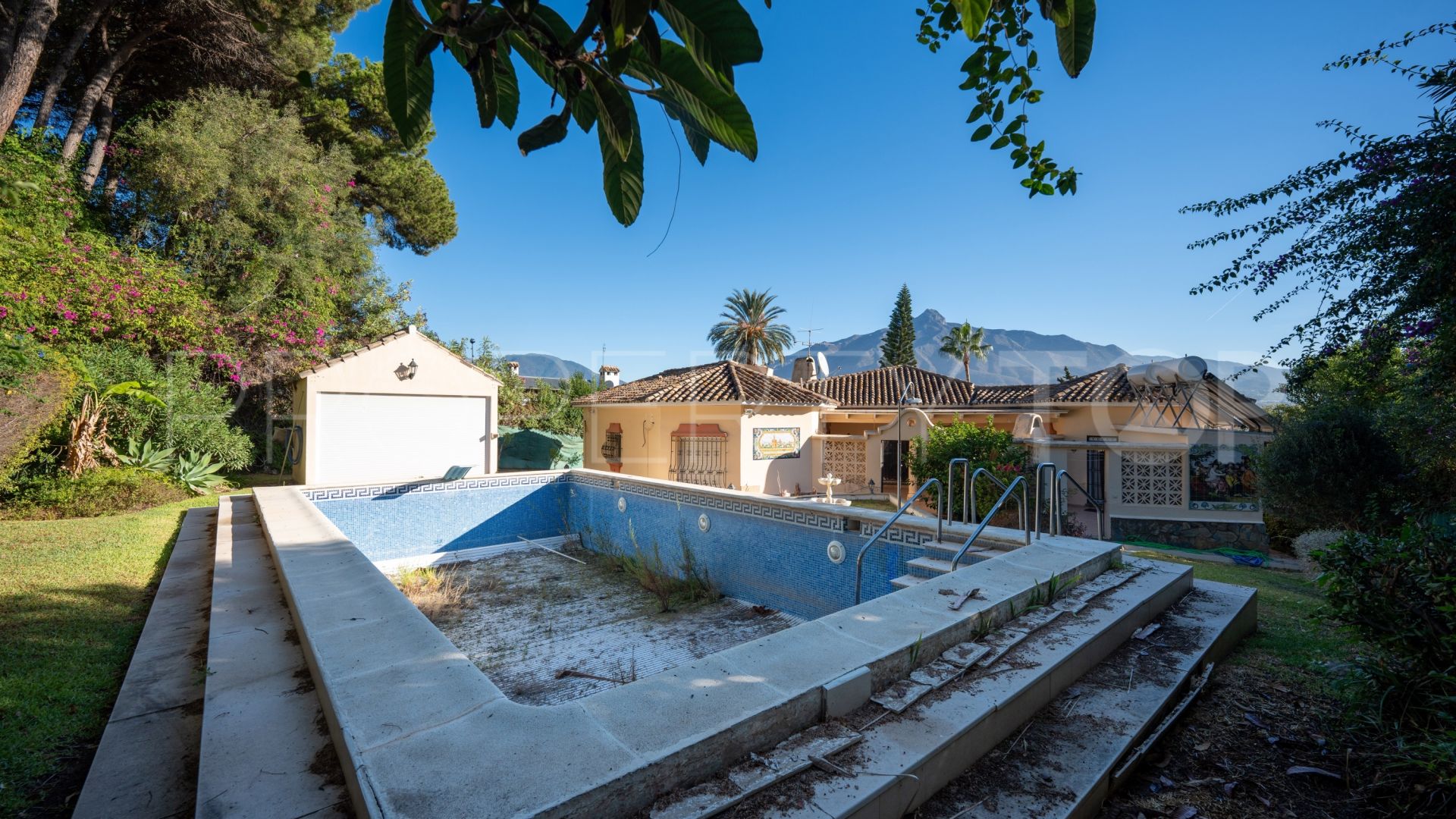 Nueva Andalucia, villa en venta de 5 dormitorios