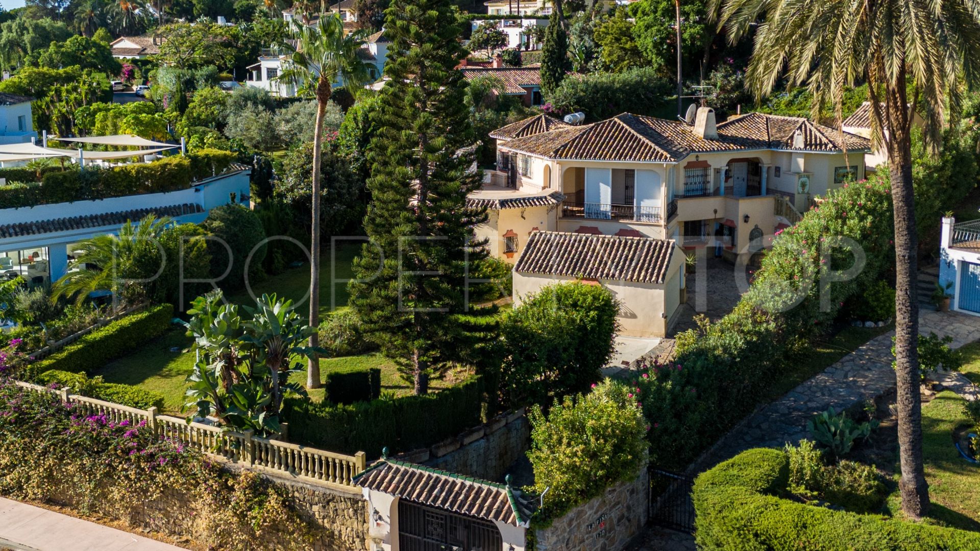 Nueva Andalucia, villa en venta de 5 dormitorios