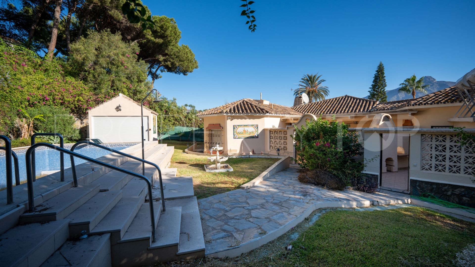 Nueva Andalucia, villa en venta de 5 dormitorios