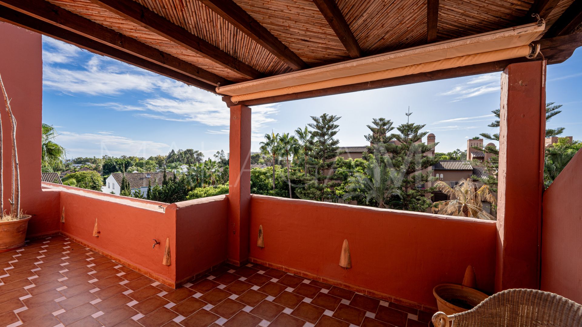 Zweistöckiges penthouse for sale in Guadalmina Baja