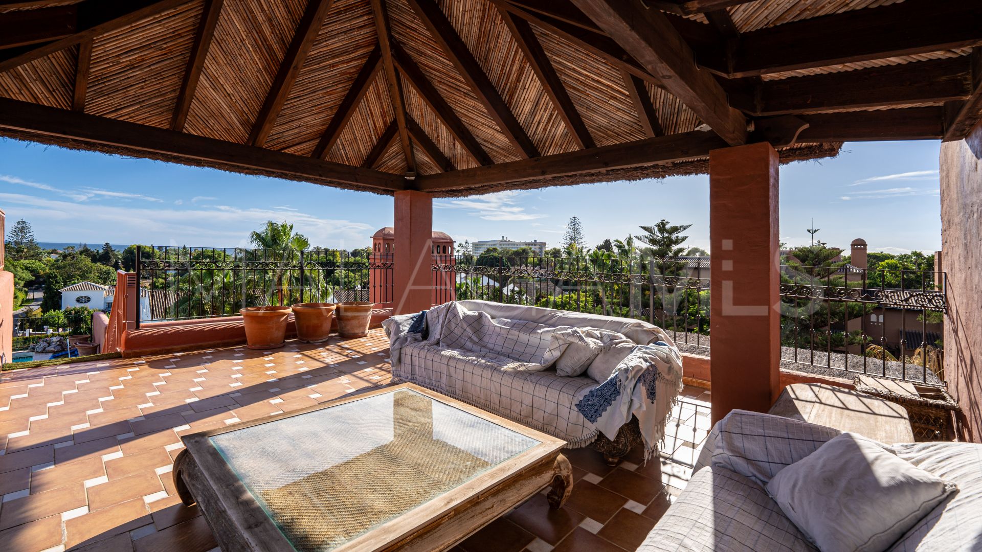 Zweistöckiges penthouse for sale in Guadalmina Baja