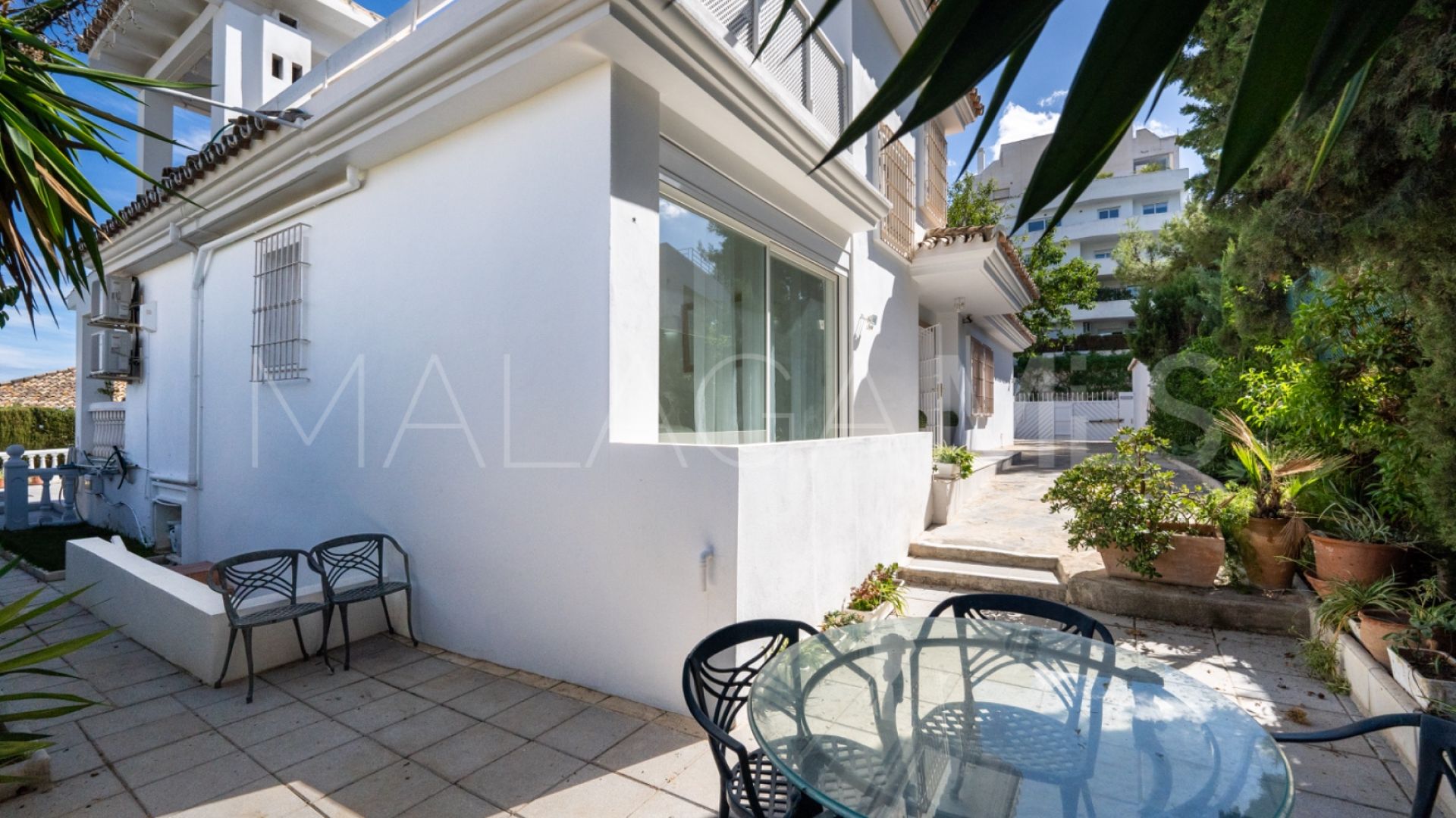 Villa with 4 bedrooms for sale in Nueva Andalucia