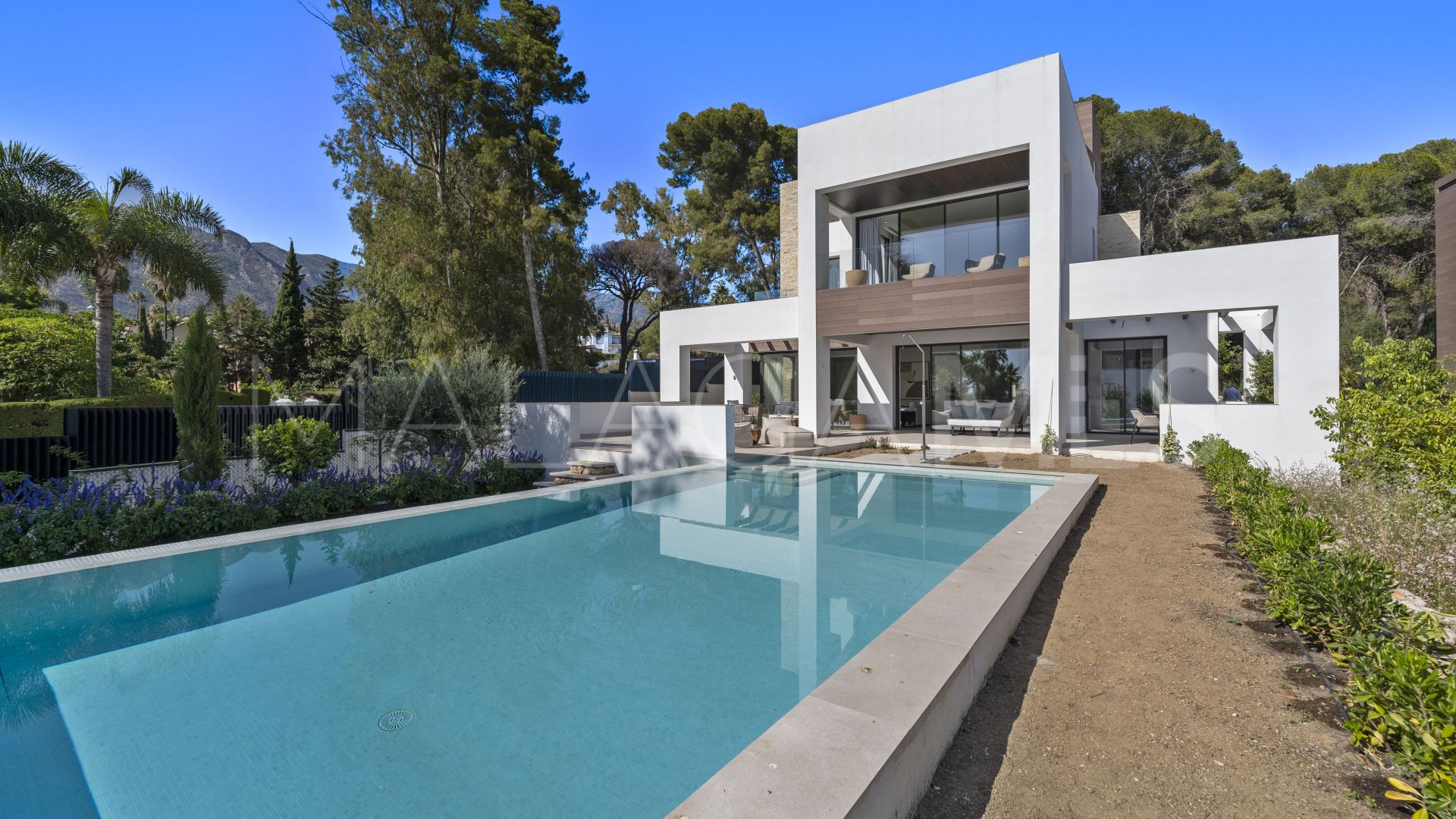 Villa with 4 bedrooms for sale in Marbella Golden Mile