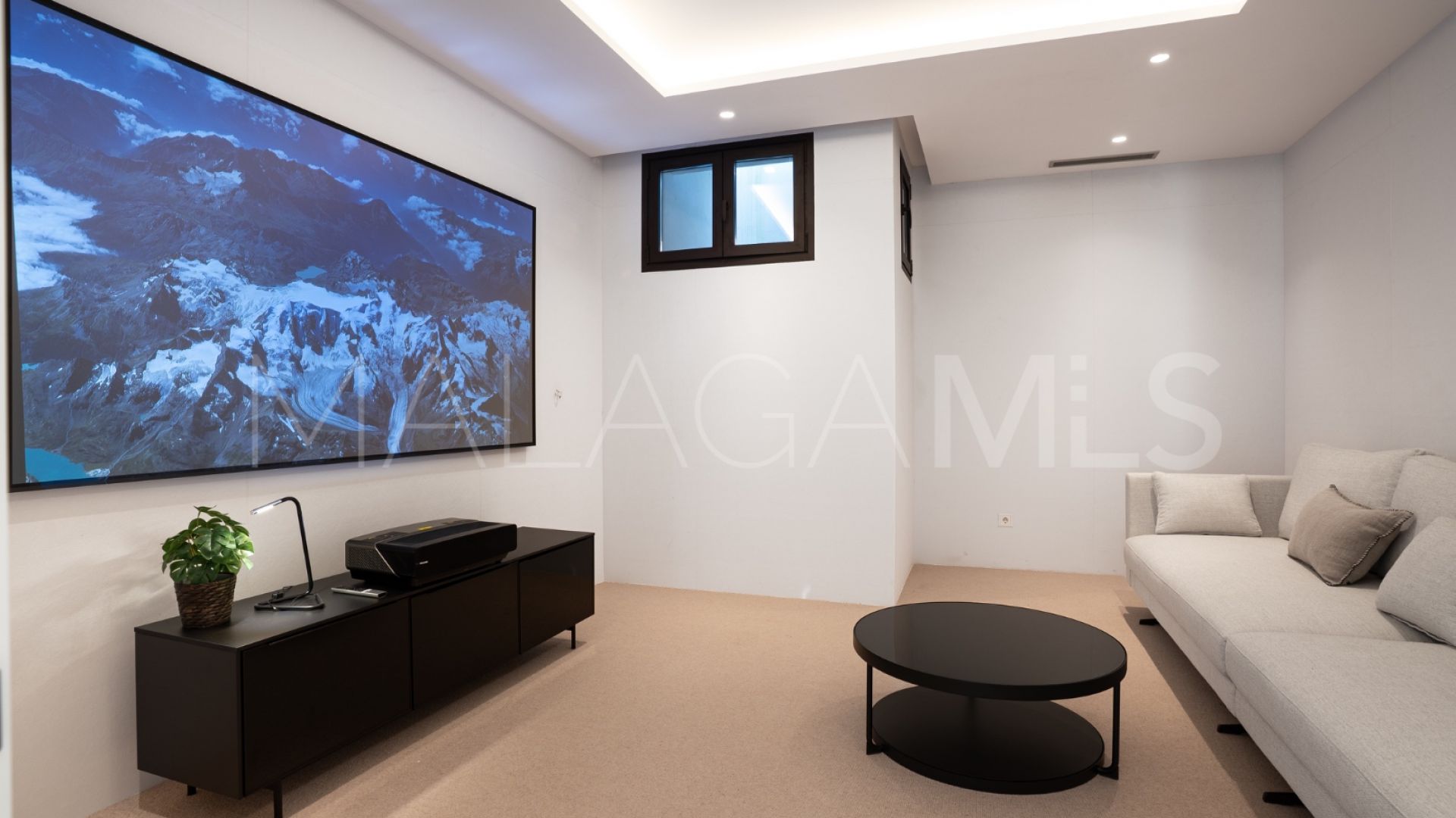 Villa for sale in Marbella Golden Mile with 4 bedrooms