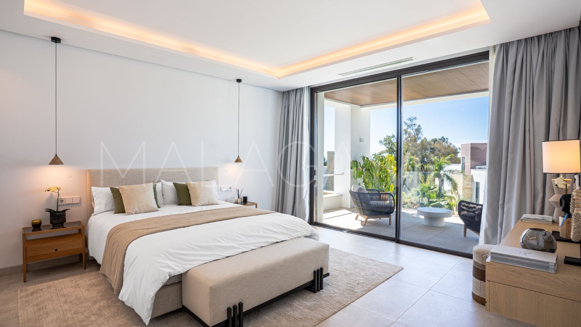 Villa for sale in Marbella Golden Mile with 4 bedrooms