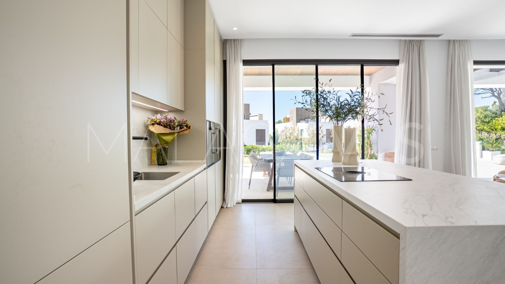 Villa for sale in Marbella Golden Mile with 4 bedrooms