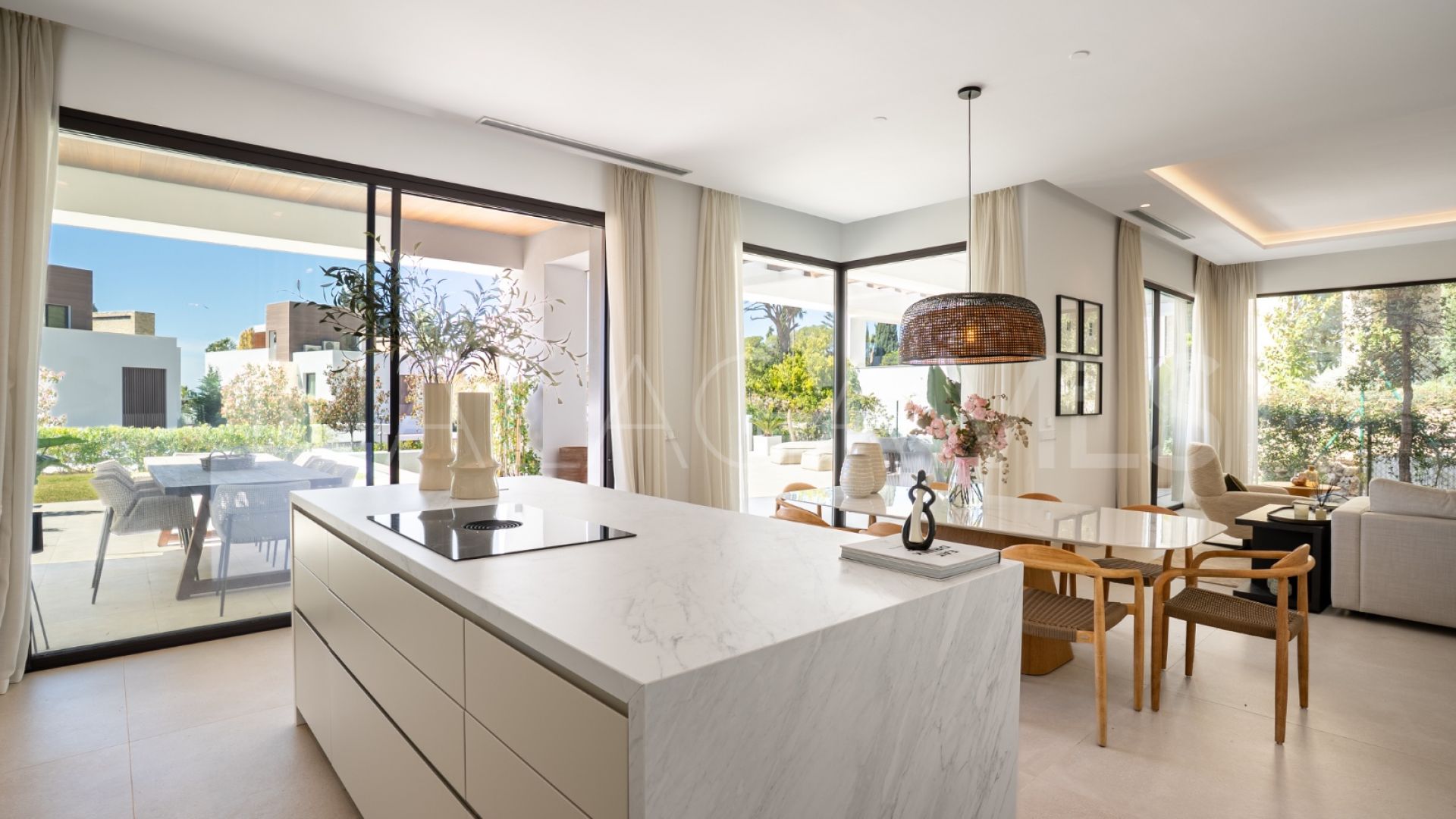 Villa for sale in Marbella Golden Mile with 4 bedrooms