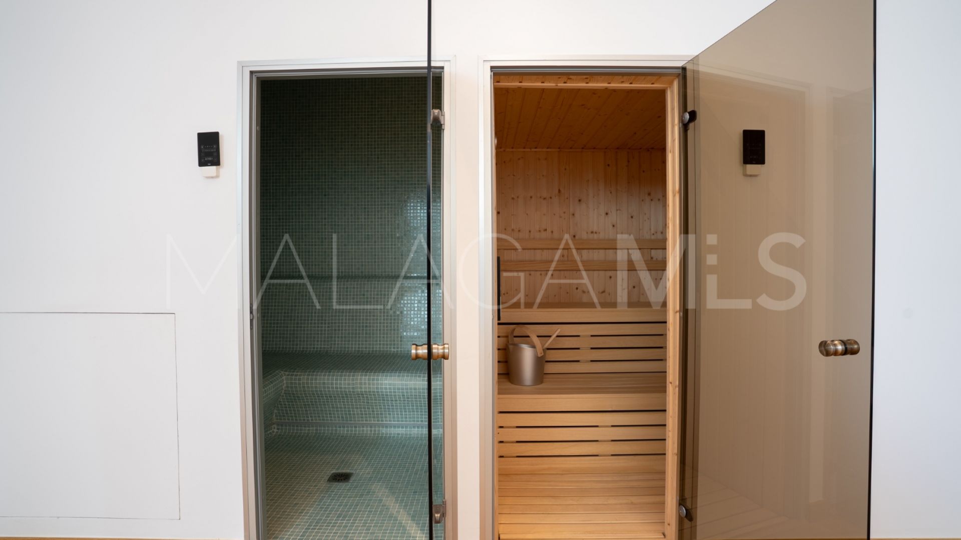 Villa for sale in Marbella Golden Mile with 4 bedrooms