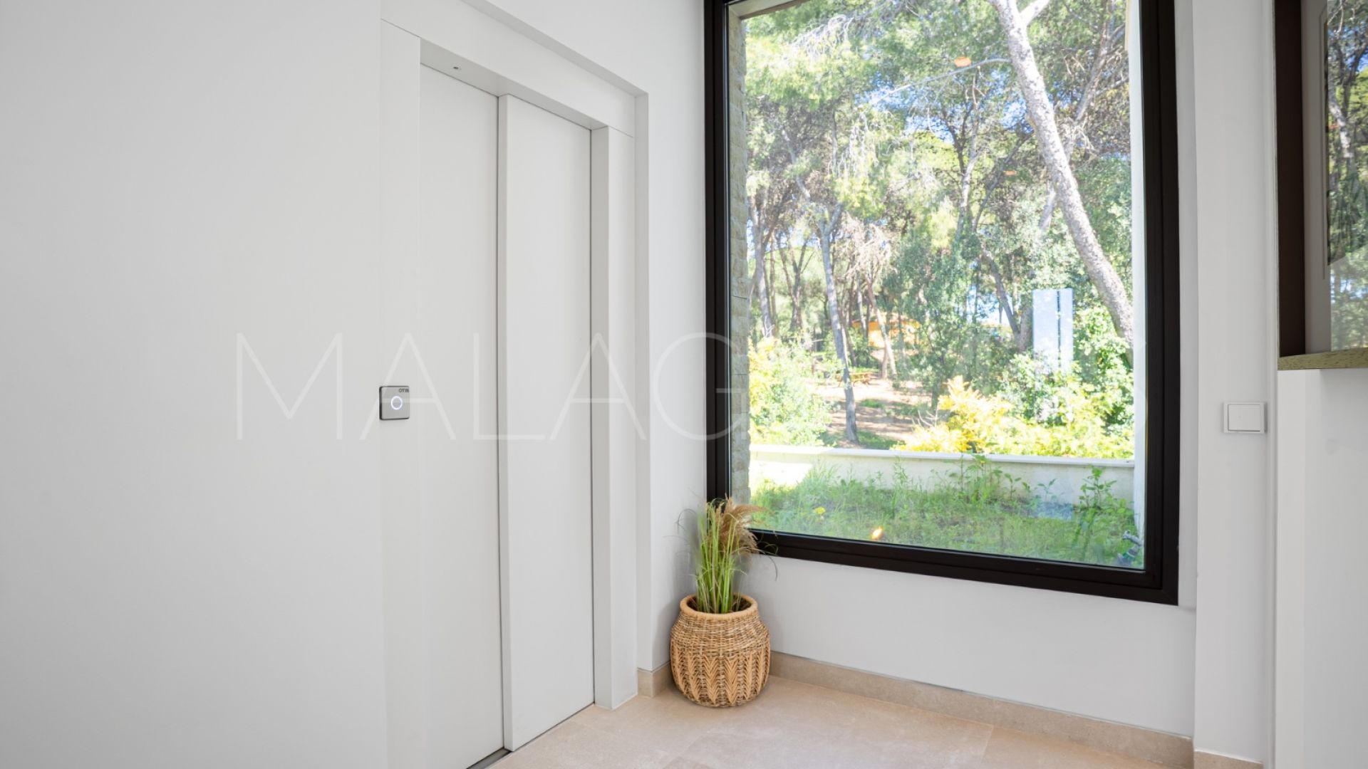 Villa for sale in Marbella Golden Mile with 4 bedrooms