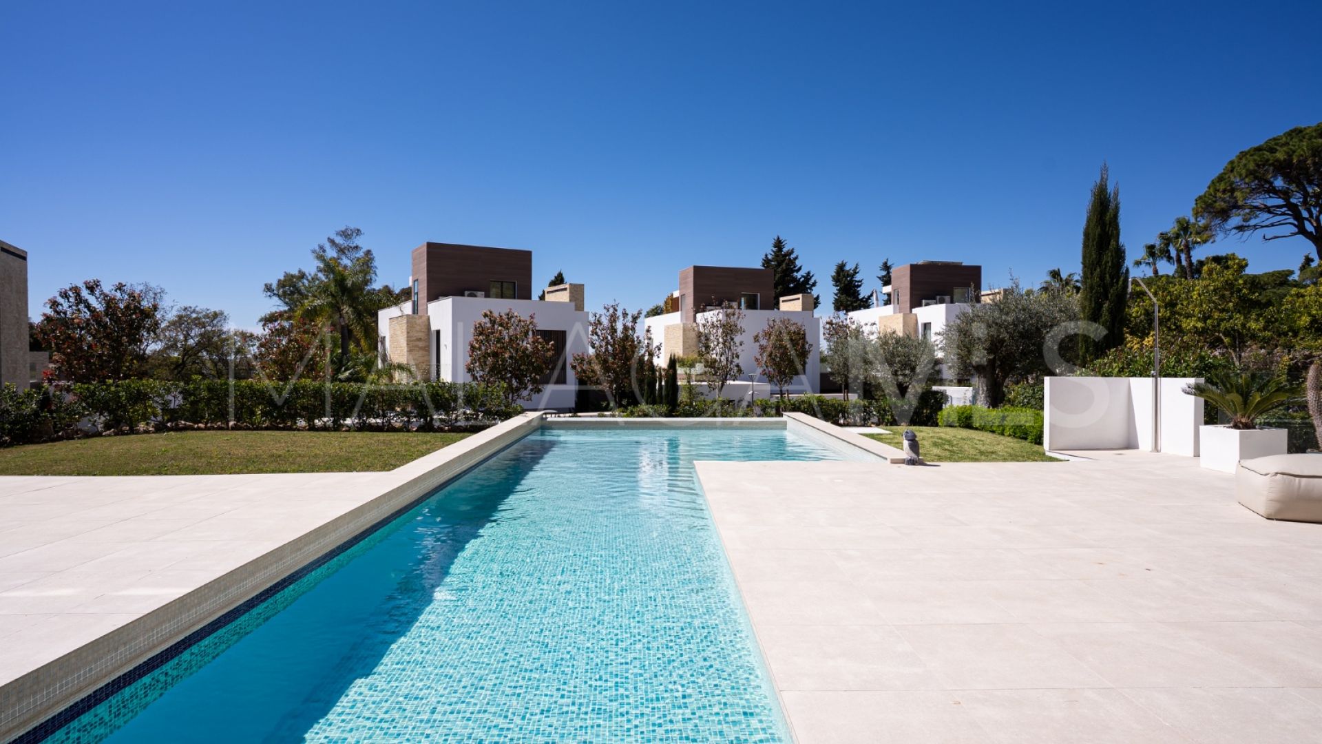 Villa for sale in Marbella Golden Mile with 4 bedrooms