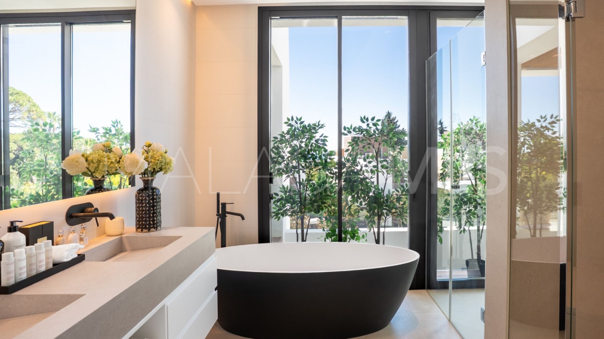 Villa for sale in Marbella Golden Mile with 4 bedrooms