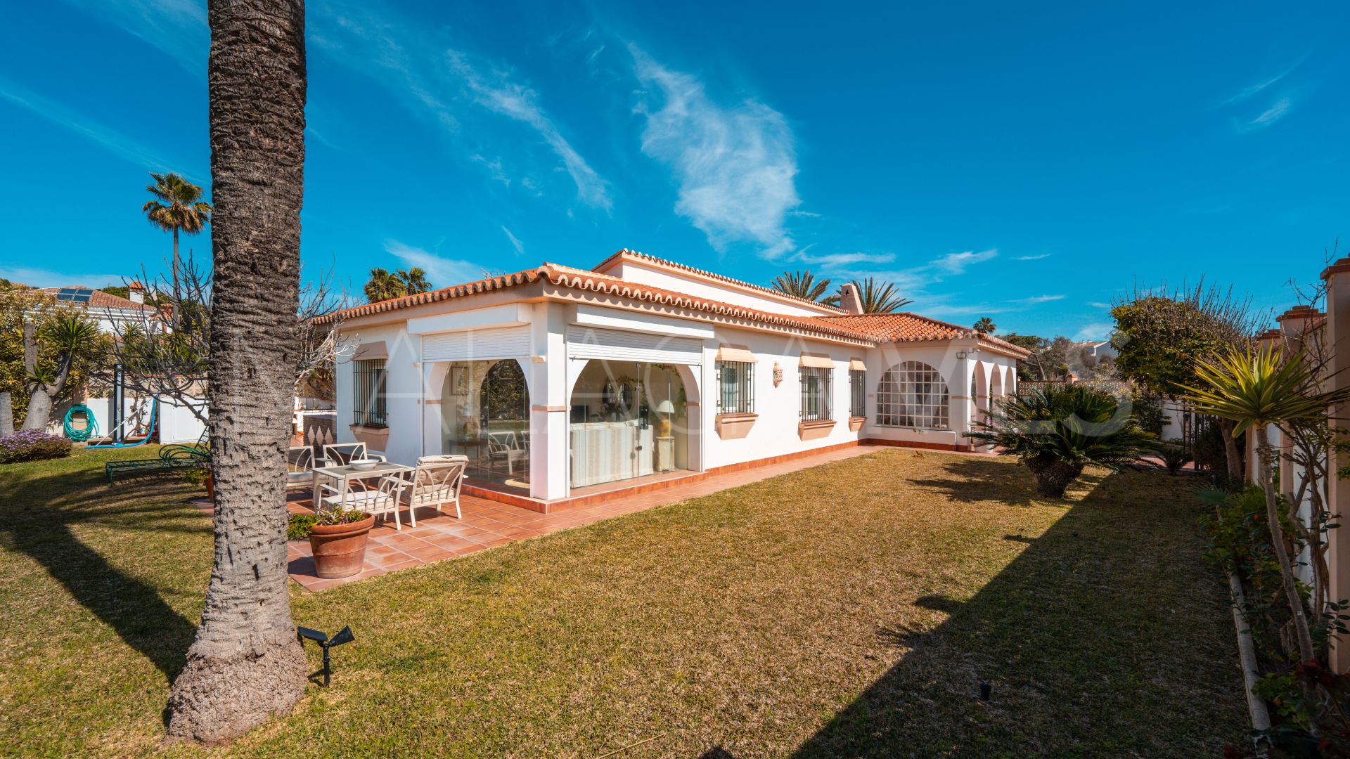 For sale villa in Marbella East with 4 bedrooms