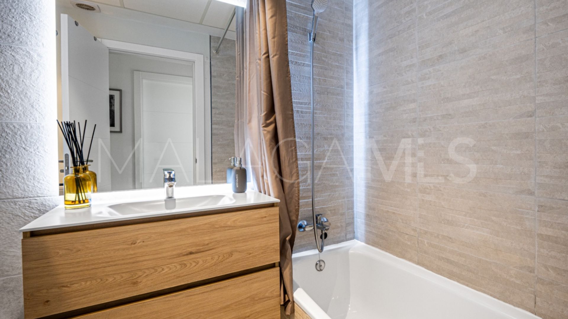 Lägenhet for sale in Estepona Golf