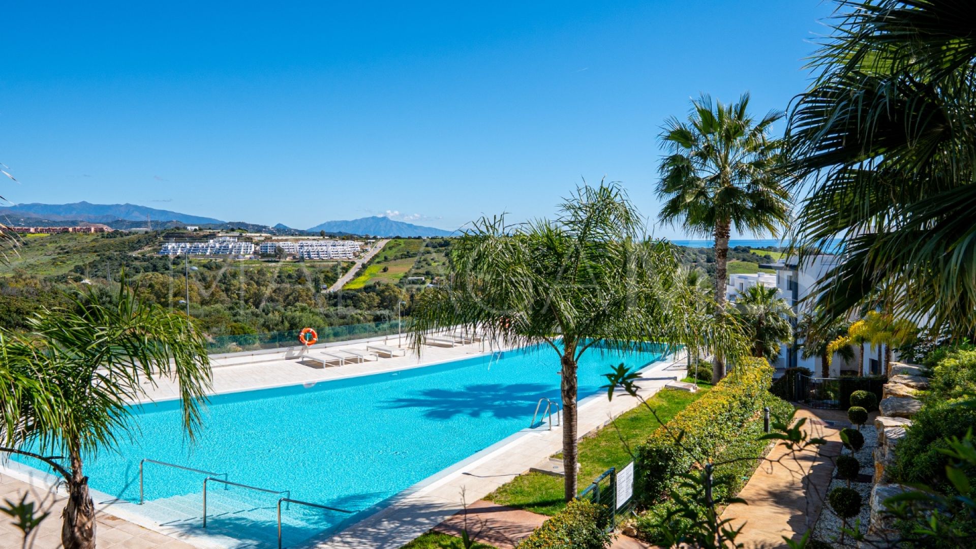 Lägenhet for sale in Estepona Golf