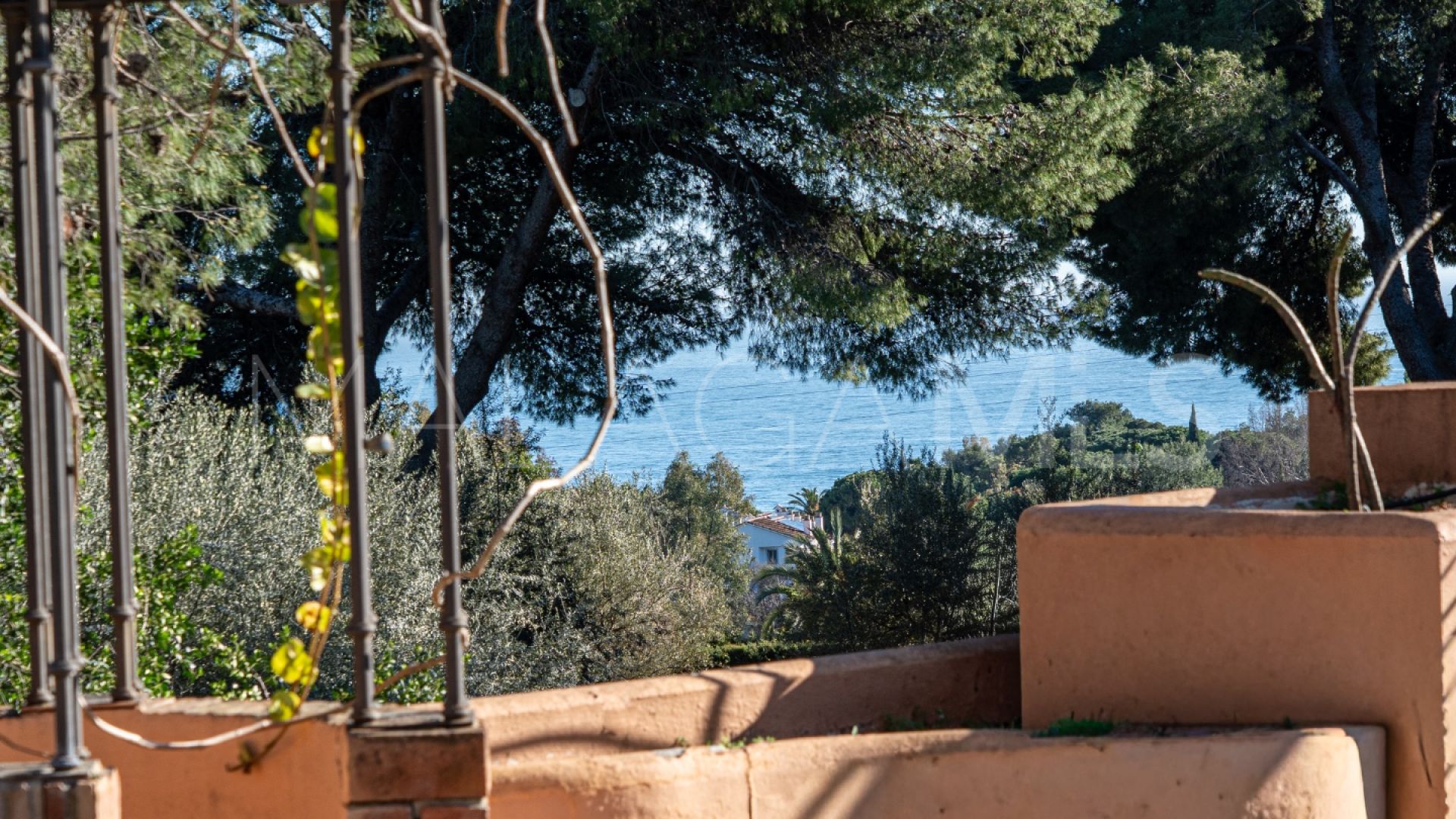 For sale 4 bedrooms villa in Altos Reales