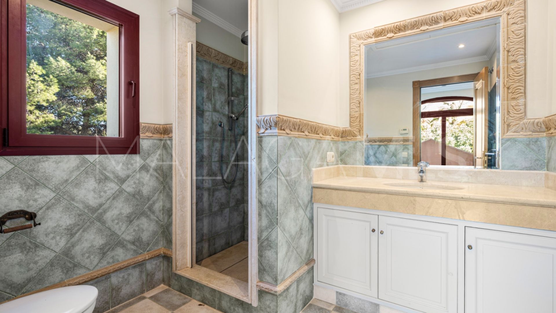 For sale 4 bedrooms villa in Altos Reales