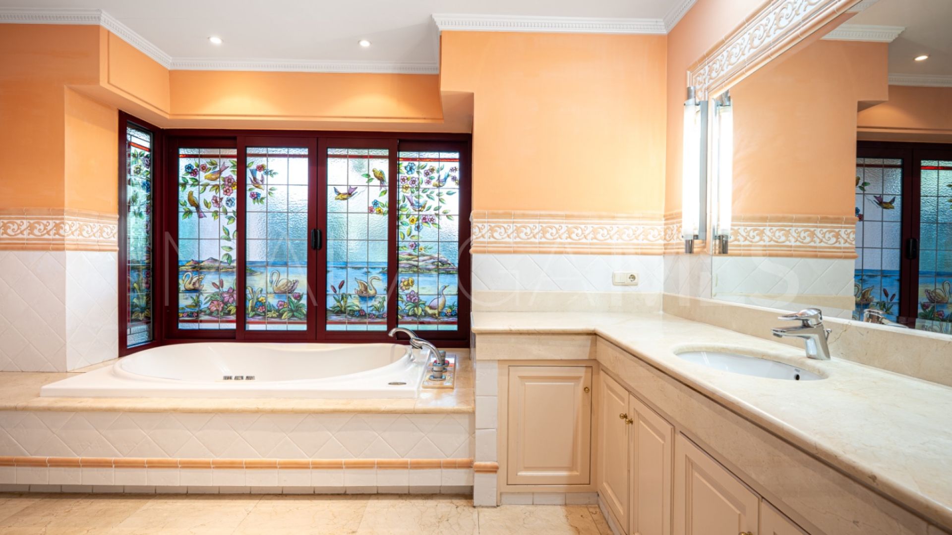 For sale 4 bedrooms villa in Altos Reales