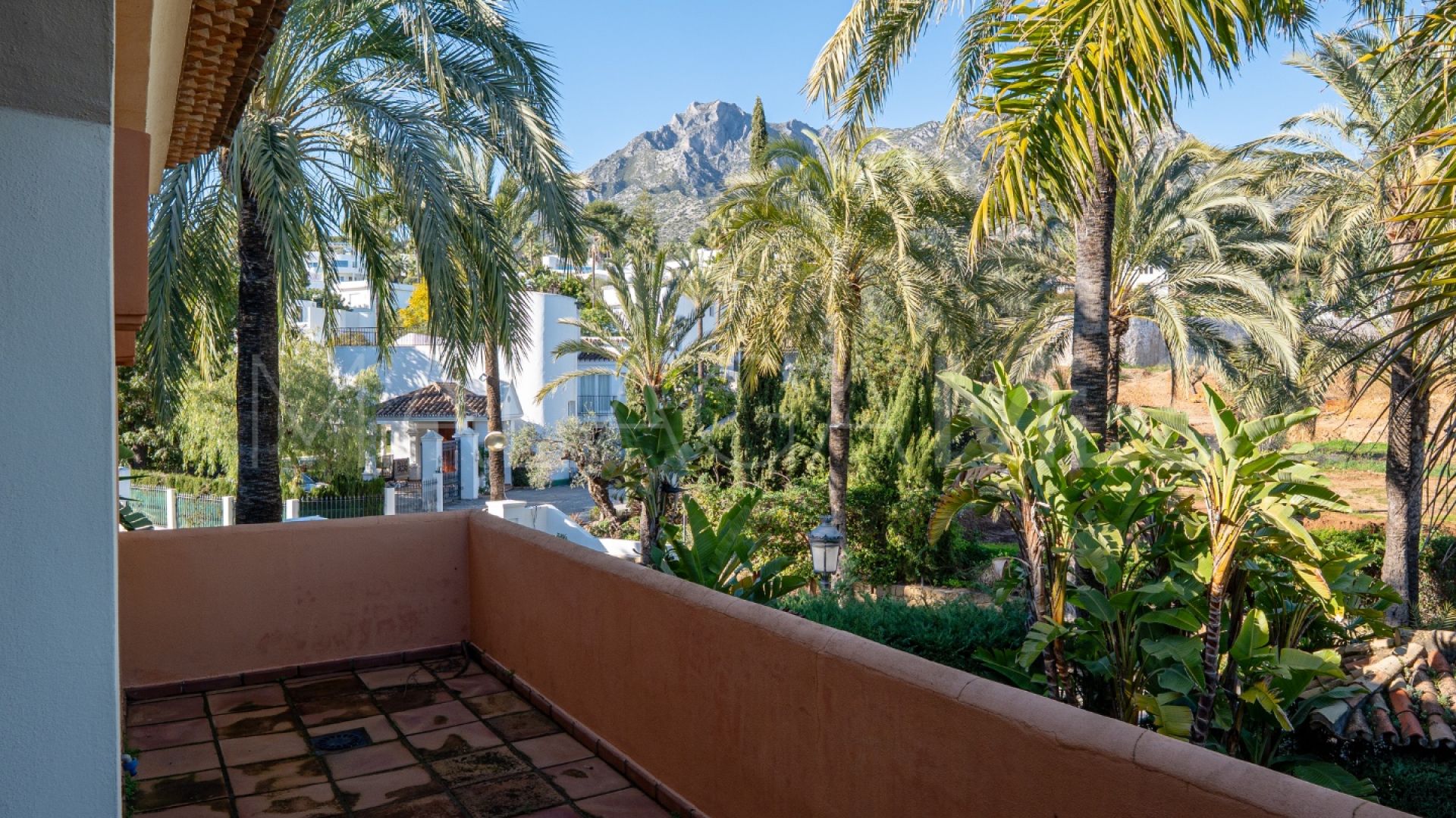 For sale 4 bedrooms villa in Altos Reales