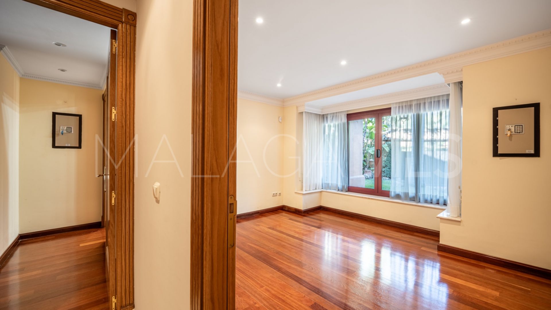 For sale 4 bedrooms villa in Altos Reales