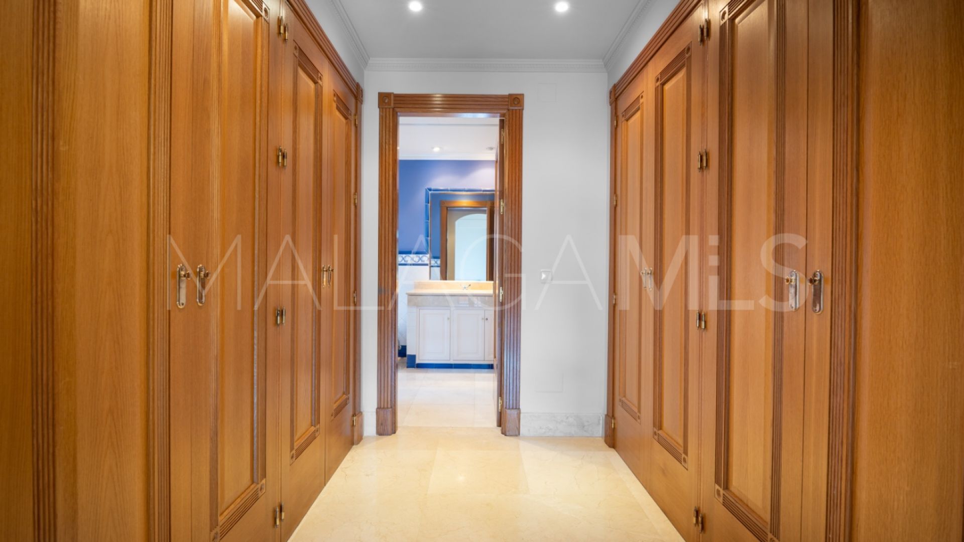 For sale 4 bedrooms villa in Altos Reales