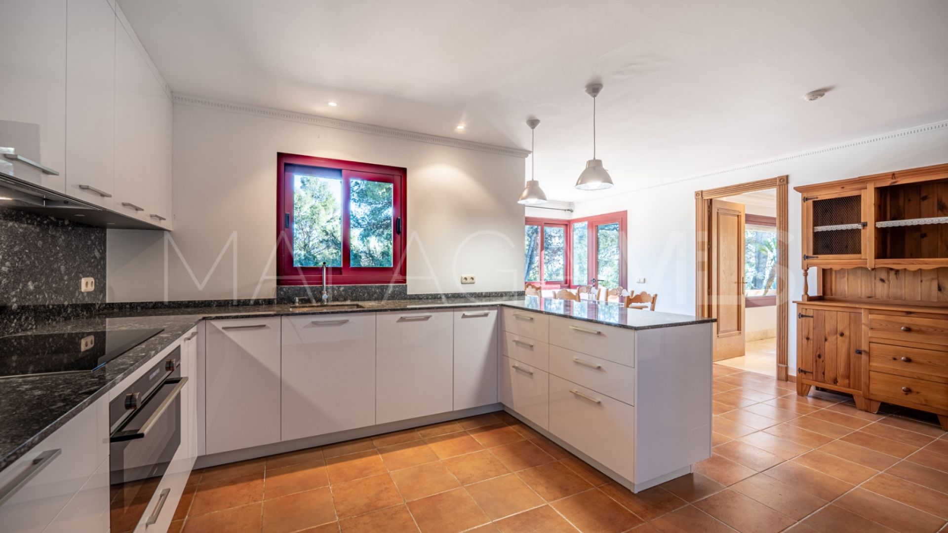 For sale 4 bedrooms villa in Altos Reales