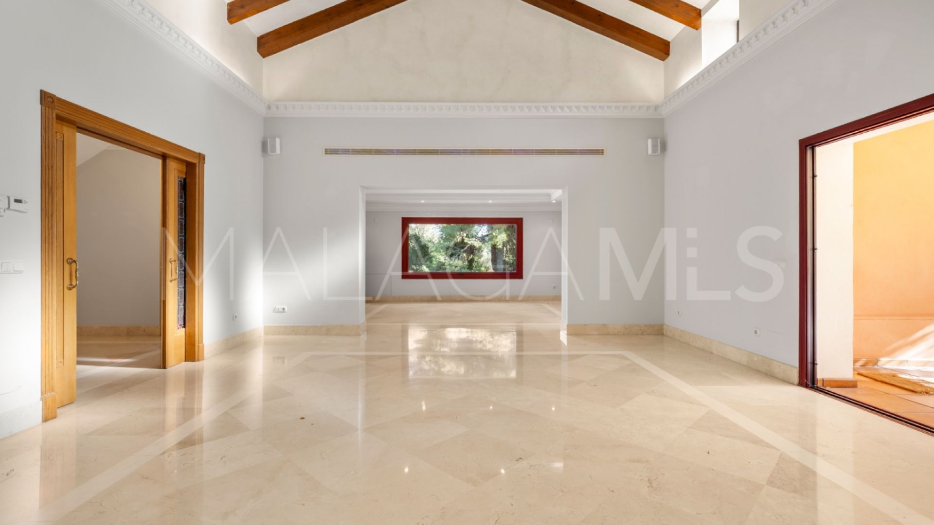 For sale 4 bedrooms villa in Altos Reales