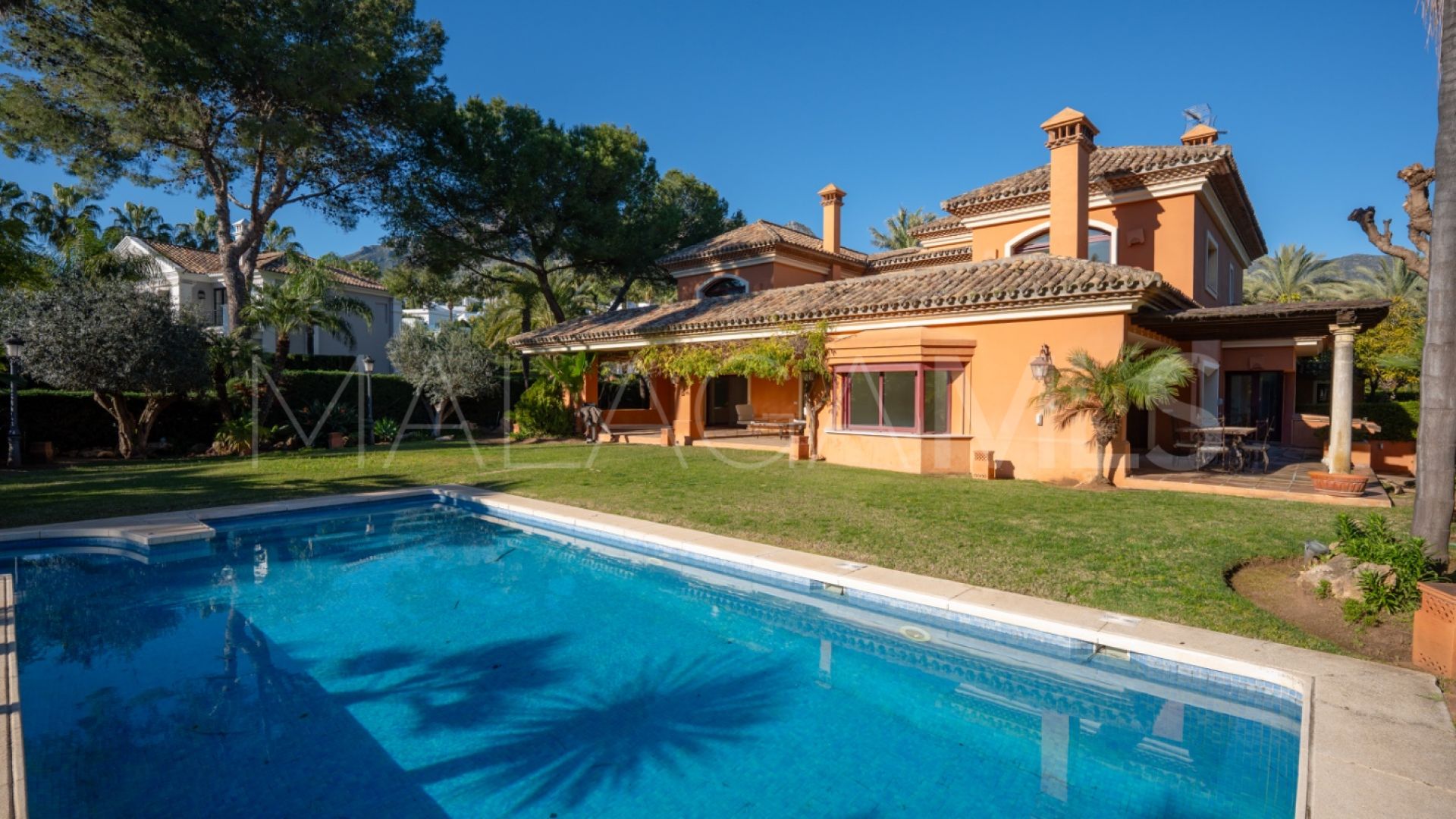 For sale 4 bedrooms villa in Altos Reales