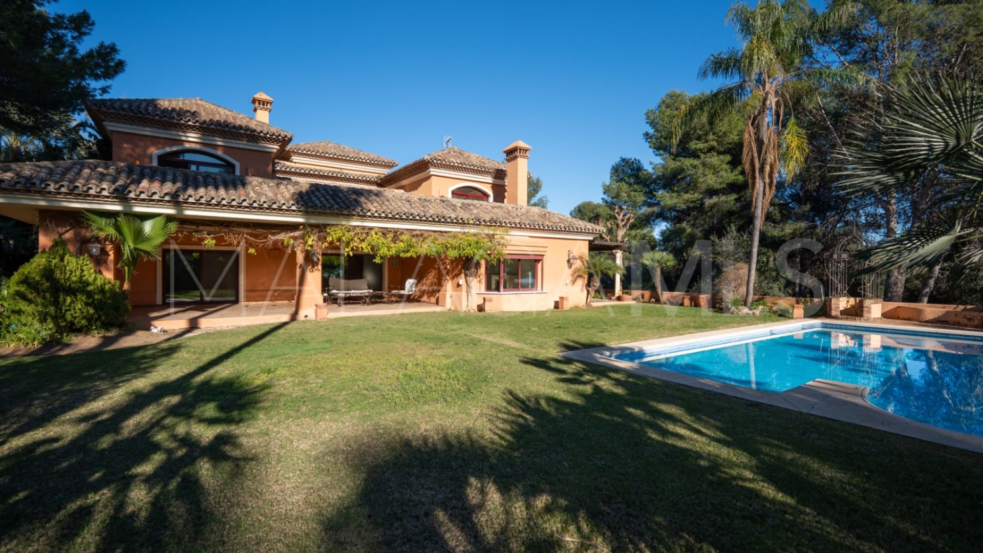 For sale 4 bedrooms villa in Altos Reales