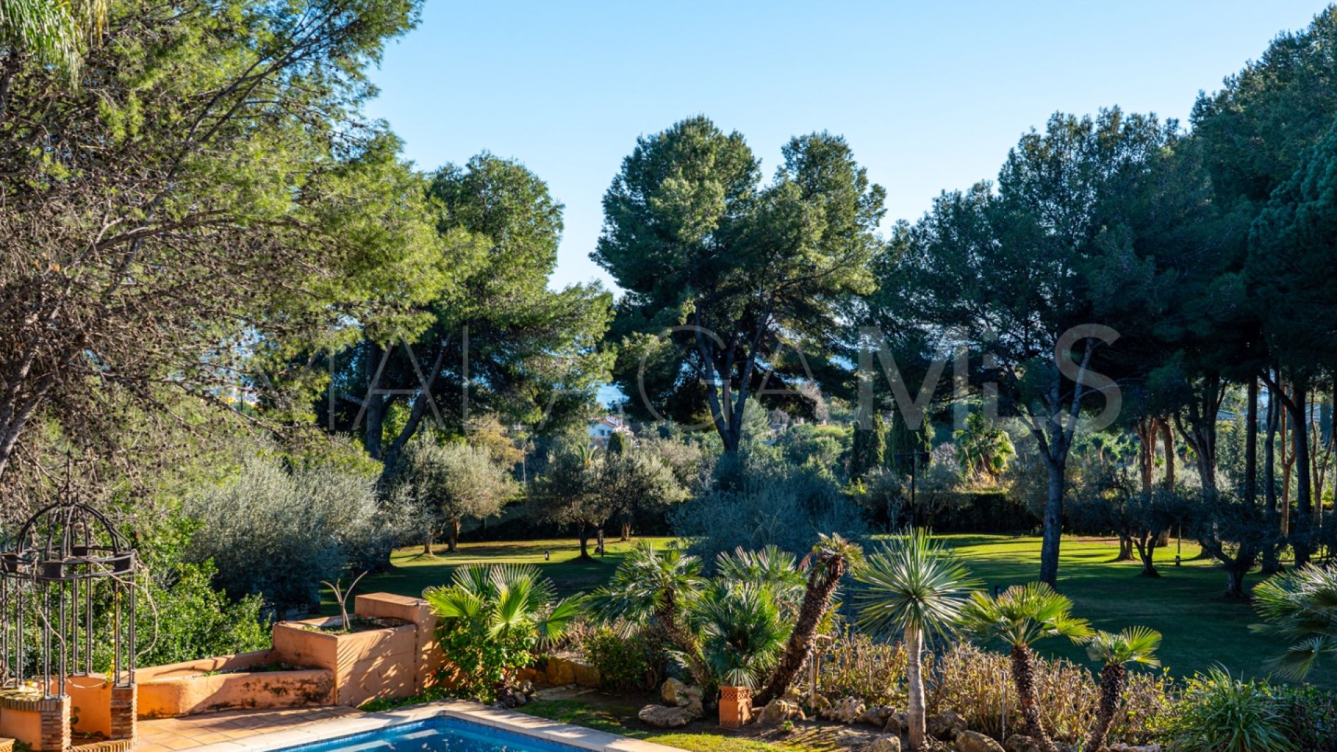 For sale 4 bedrooms villa in Altos Reales