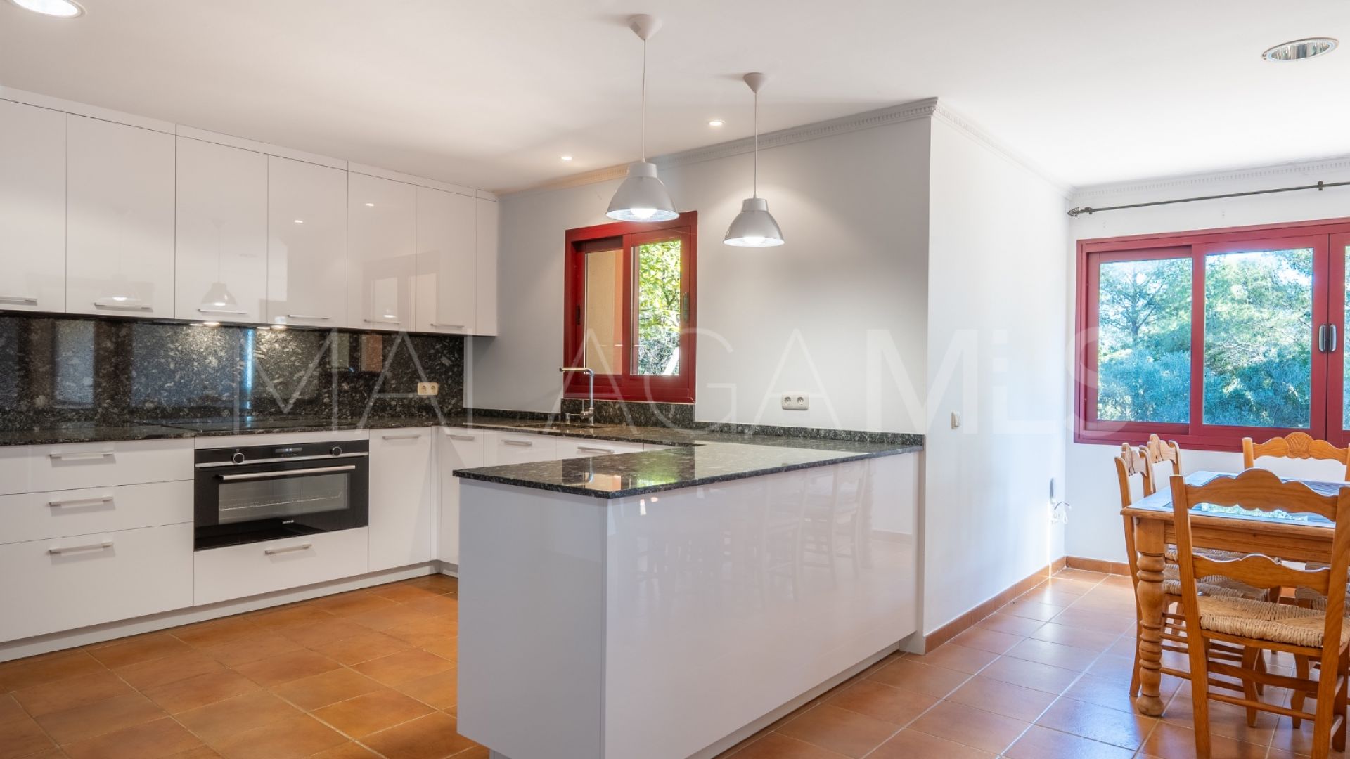 For sale 4 bedrooms villa in Altos Reales