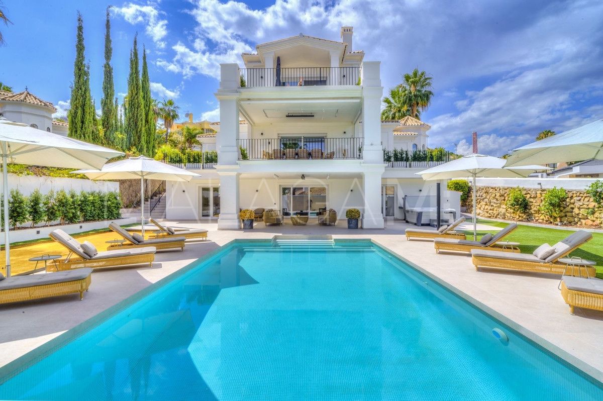 Nueva Andalucia 6 bedrooms villa for sale