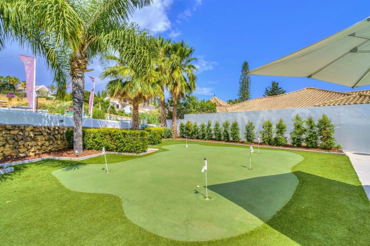 Nueva Andalucia 6 bedrooms villa for sale