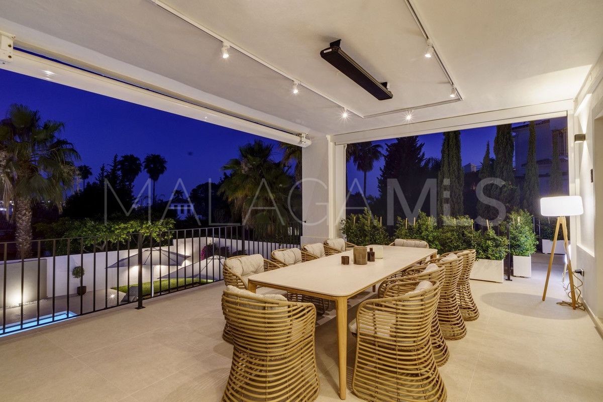 Nueva Andalucia 6 bedrooms villa for sale