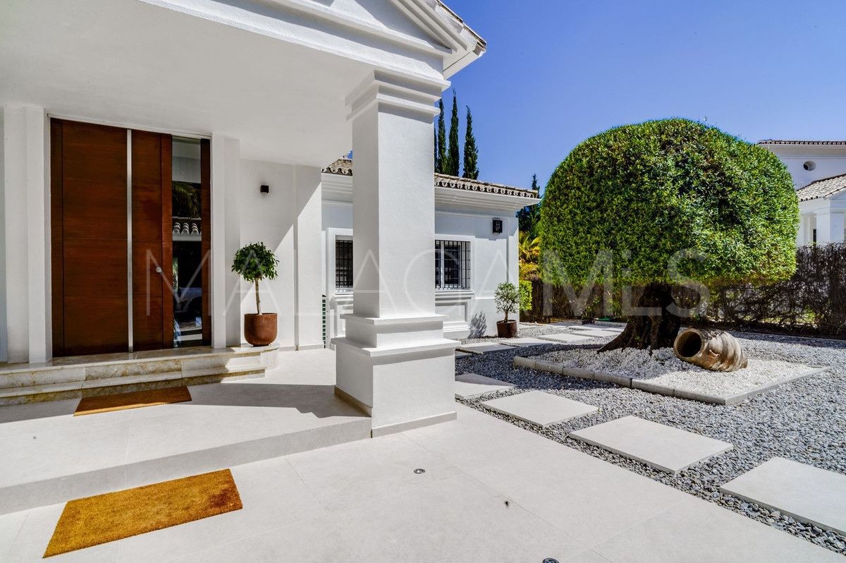 Nueva Andalucia 6 bedrooms villa for sale