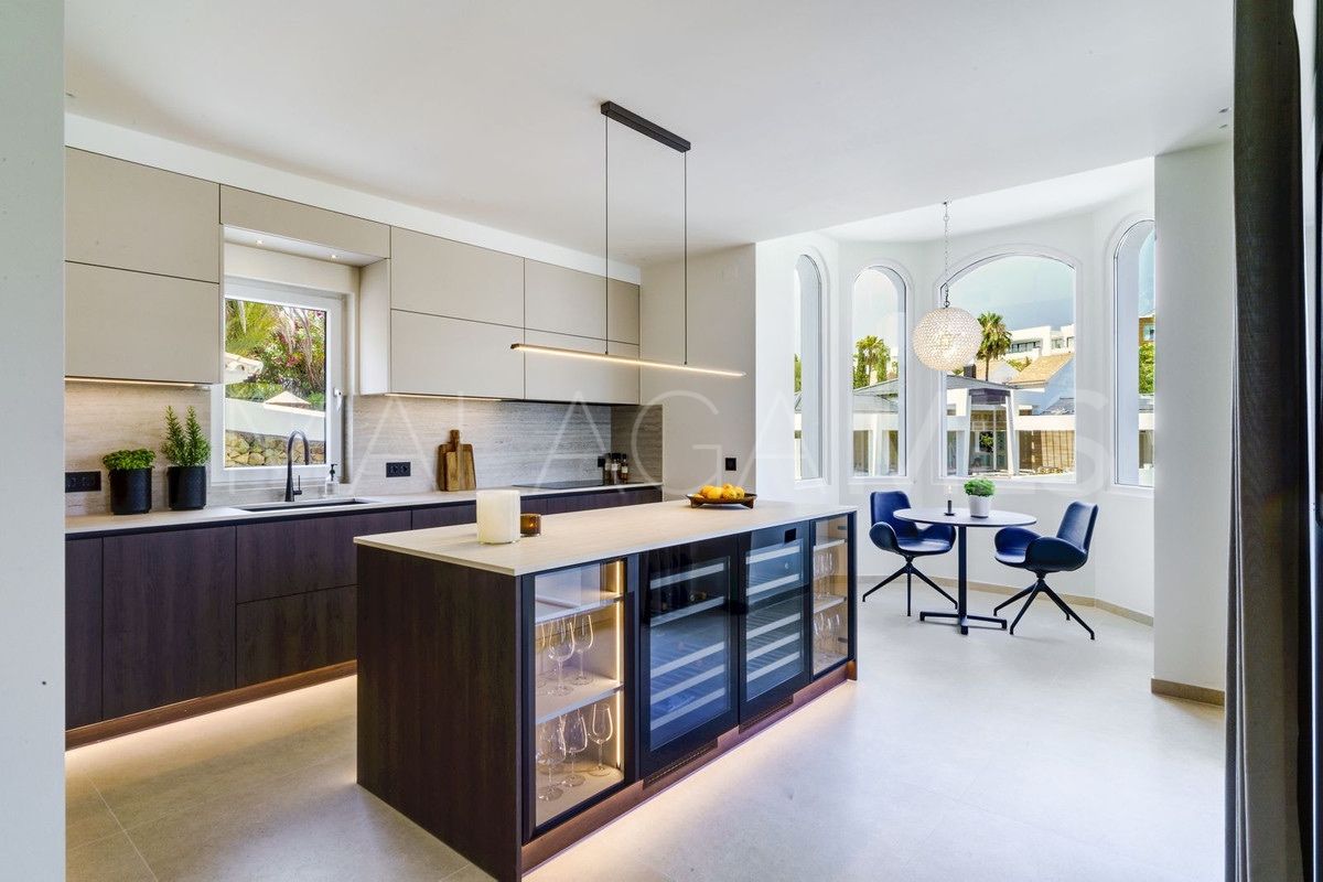 Nueva Andalucia 6 bedrooms villa for sale