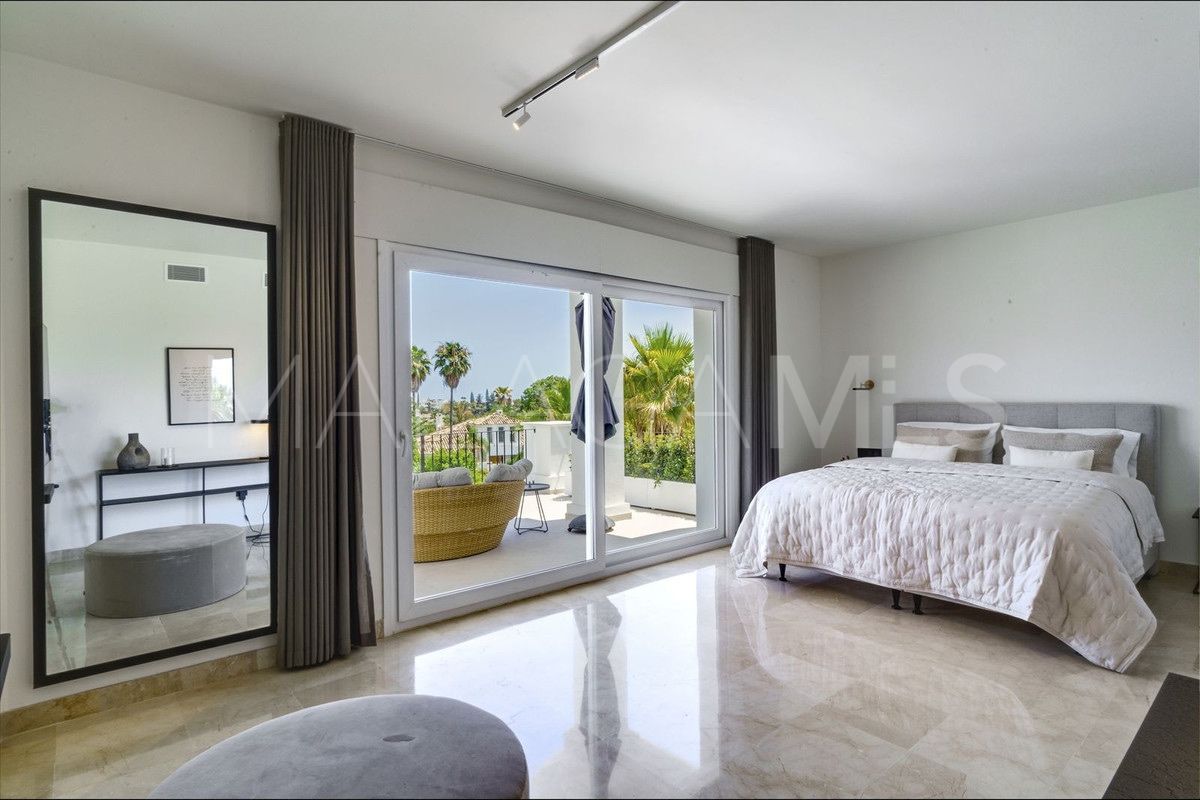 Nueva Andalucia 6 bedrooms villa for sale
