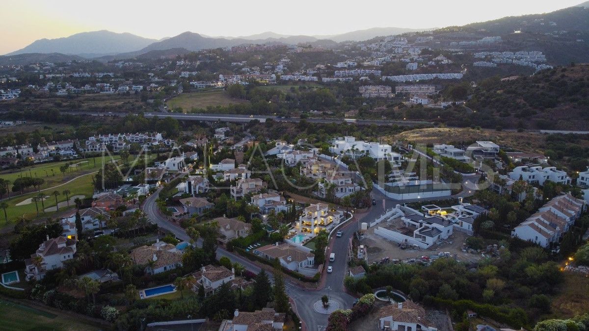 Nueva Andalucia 6 bedrooms villa for sale