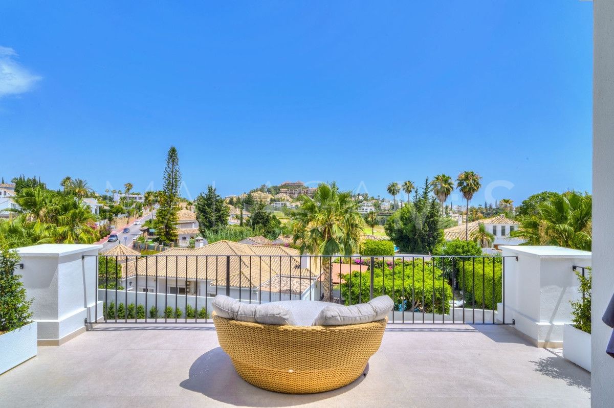 Nueva Andalucia 6 bedrooms villa for sale