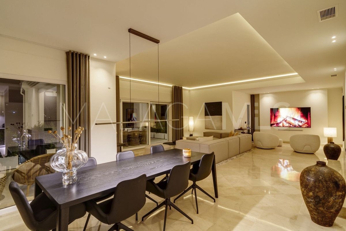 Nueva Andalucia 6 bedrooms villa for sale