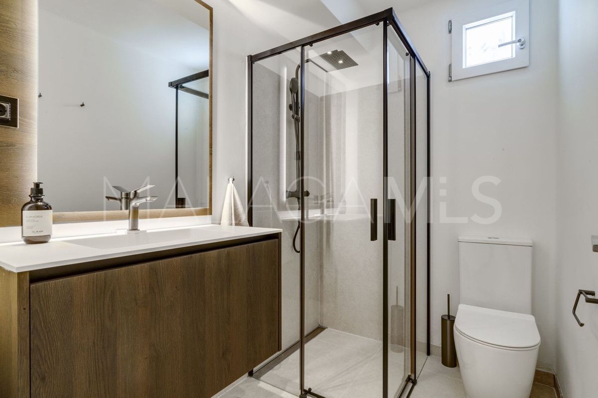 Nueva Andalucia 6 bedrooms villa for sale