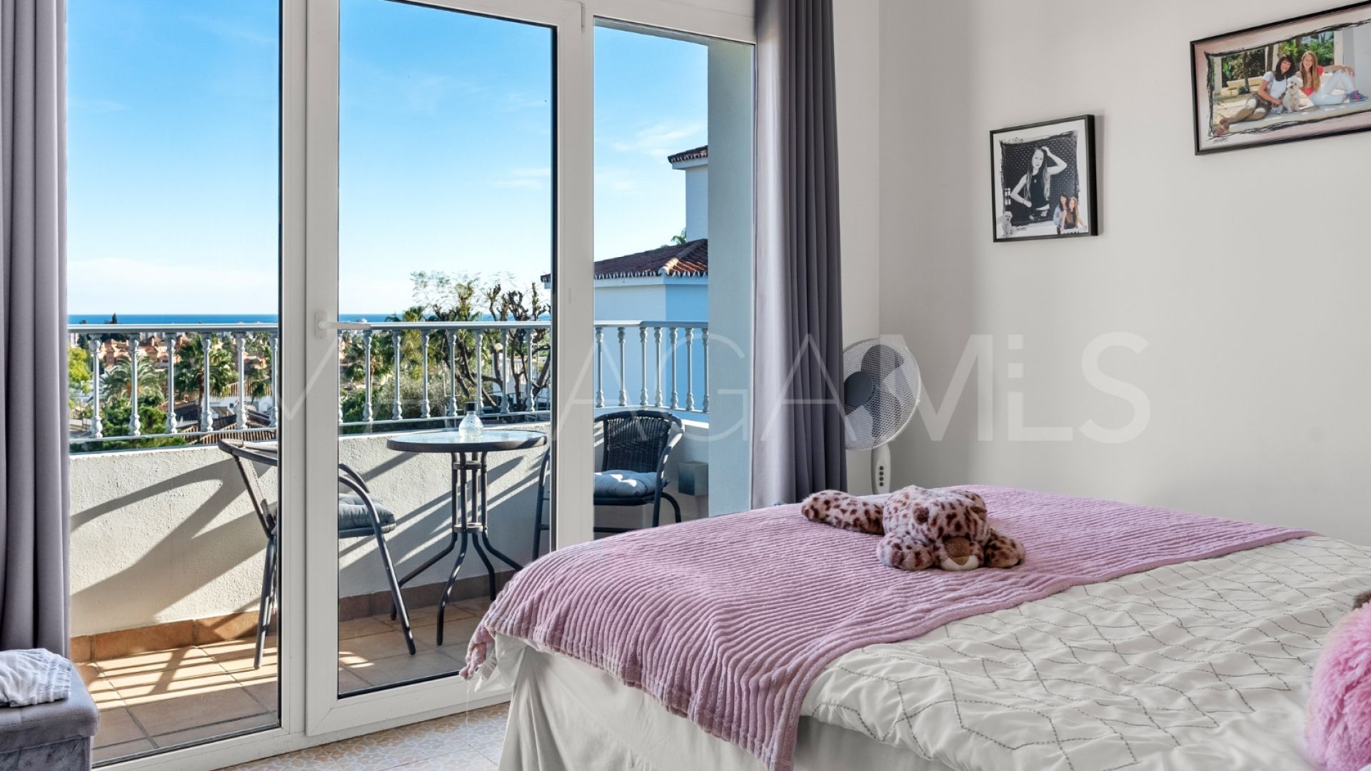 Villa for sale in Sierrezuela with 6 bedrooms